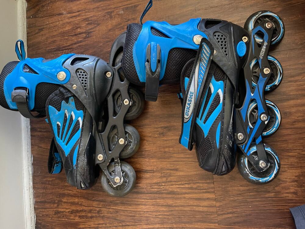 Adjustable kids roller blades